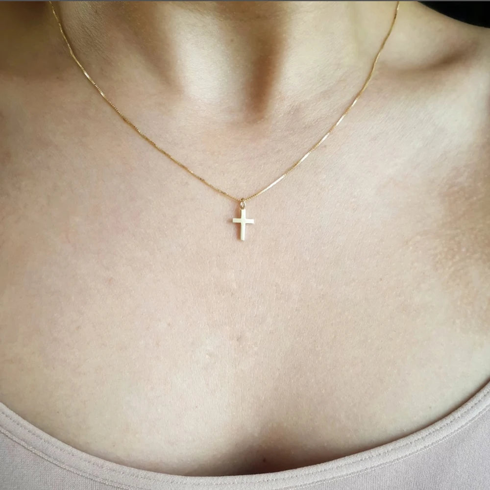 Graceful Cross Pendant Necklace